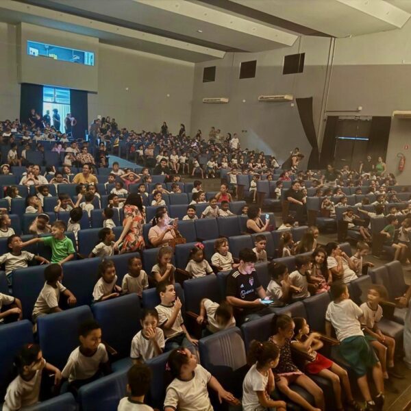 Cerimônia de abertura e apresentação de quatro espetáculos marcaram o primeiro dia…