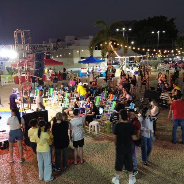 Sarau no Ponto atrai 800 pessoas e transforma a Praça Dr. Euphly…