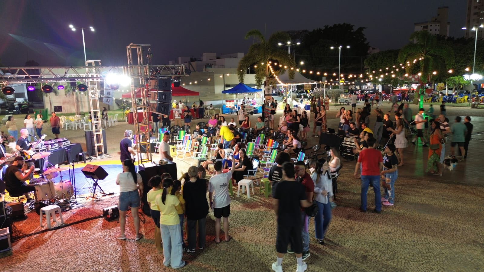 Sarau no Ponto atrai 800 pessoas e transforma a Praça Dr. Euphly…