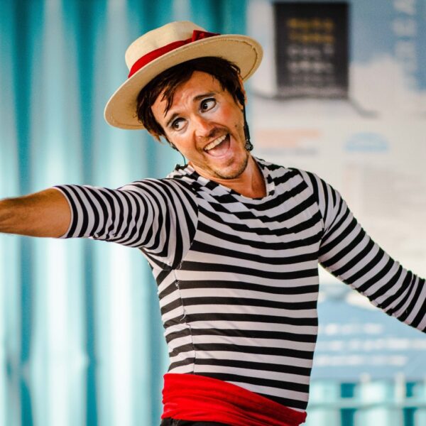 Escola Livre de Teatro divulga programação cultural gratuita para junho em Jales