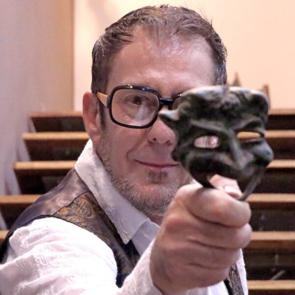 Jorge Vermelho assume curadoria e traz novidades ao Festival de Teatro